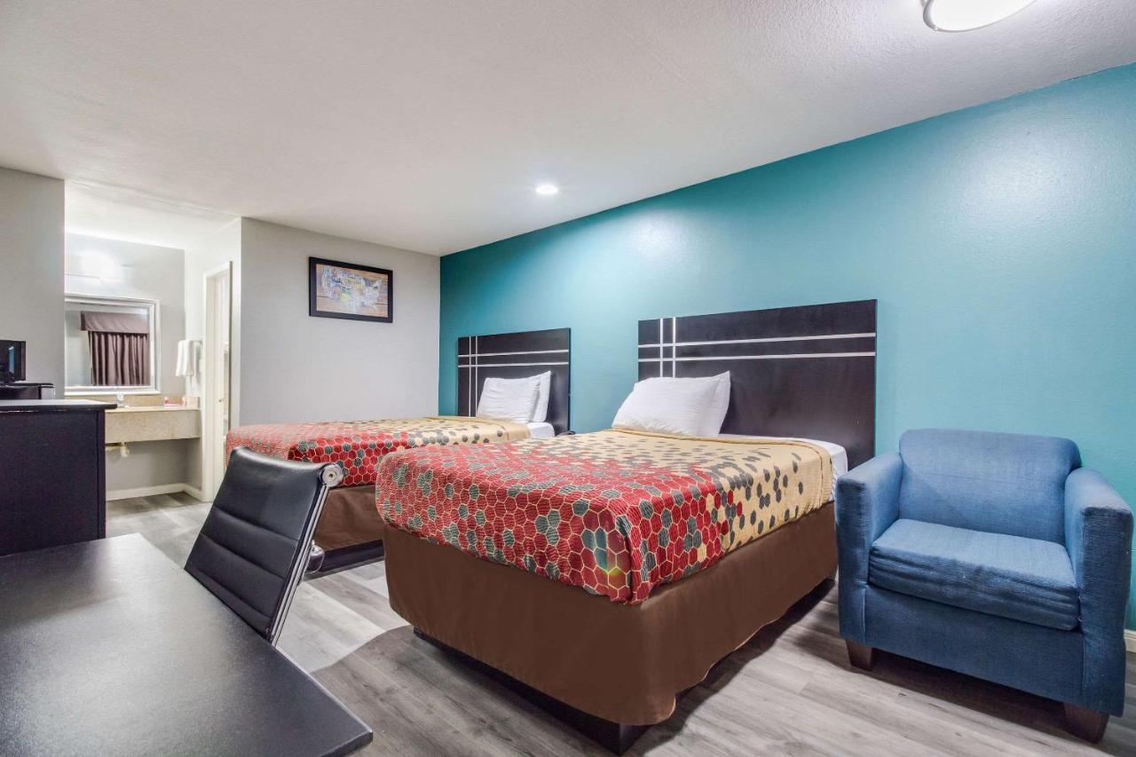 Econo Lodge Houston Brookhollow Bagian luar foto