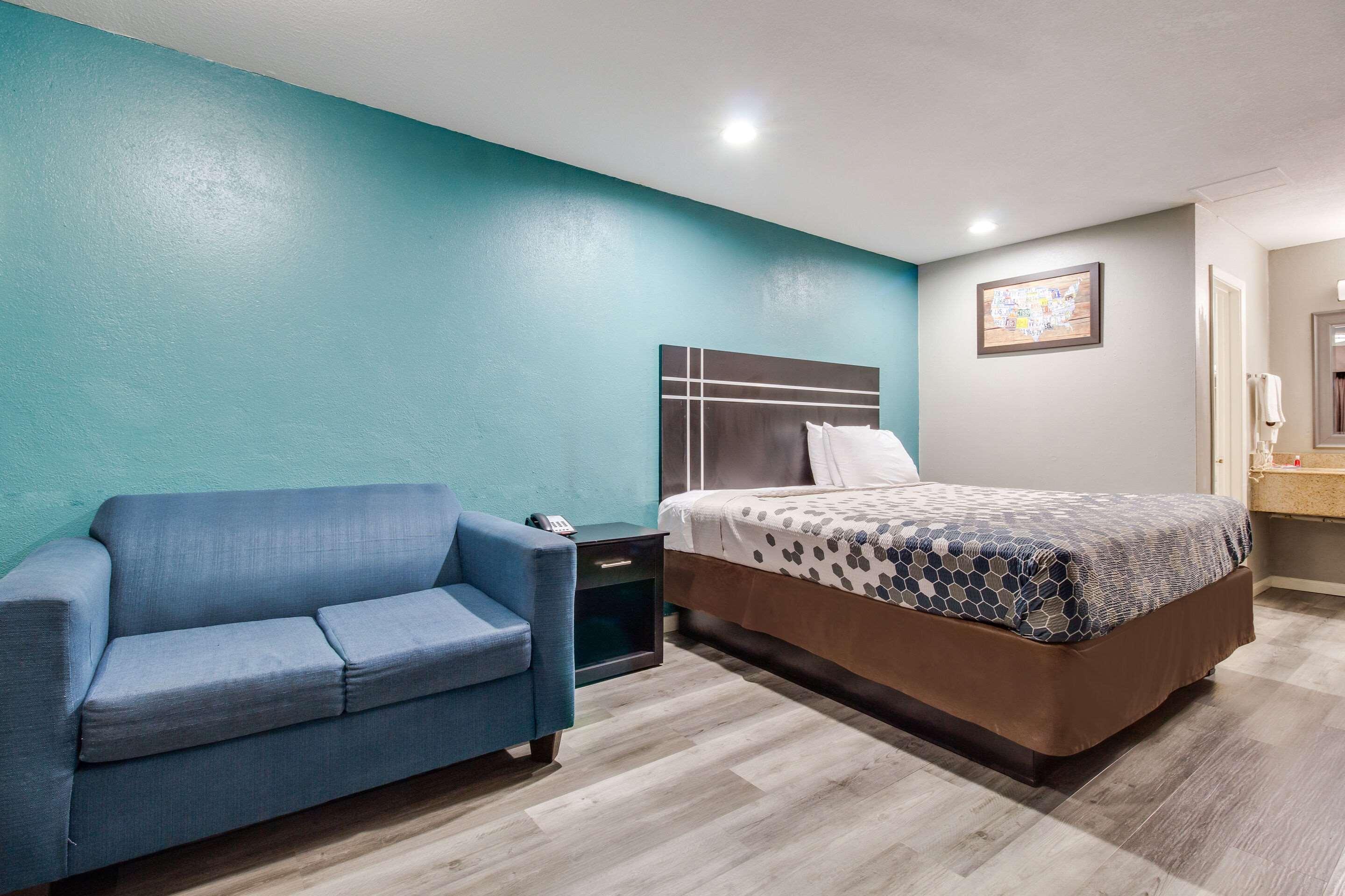 Econo Lodge Houston Brookhollow Bagian luar foto