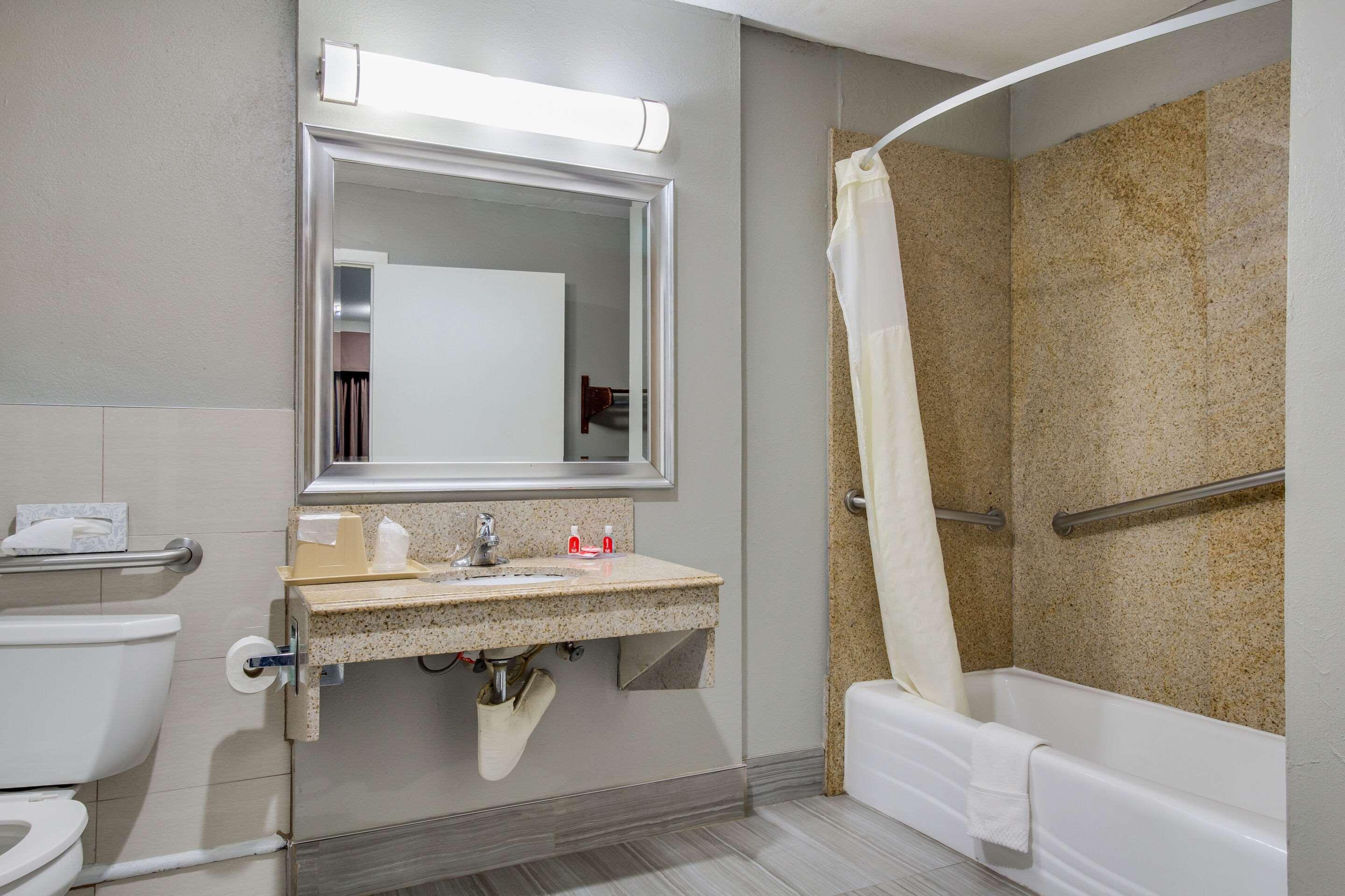 Econo Lodge Houston Brookhollow Bagian luar foto