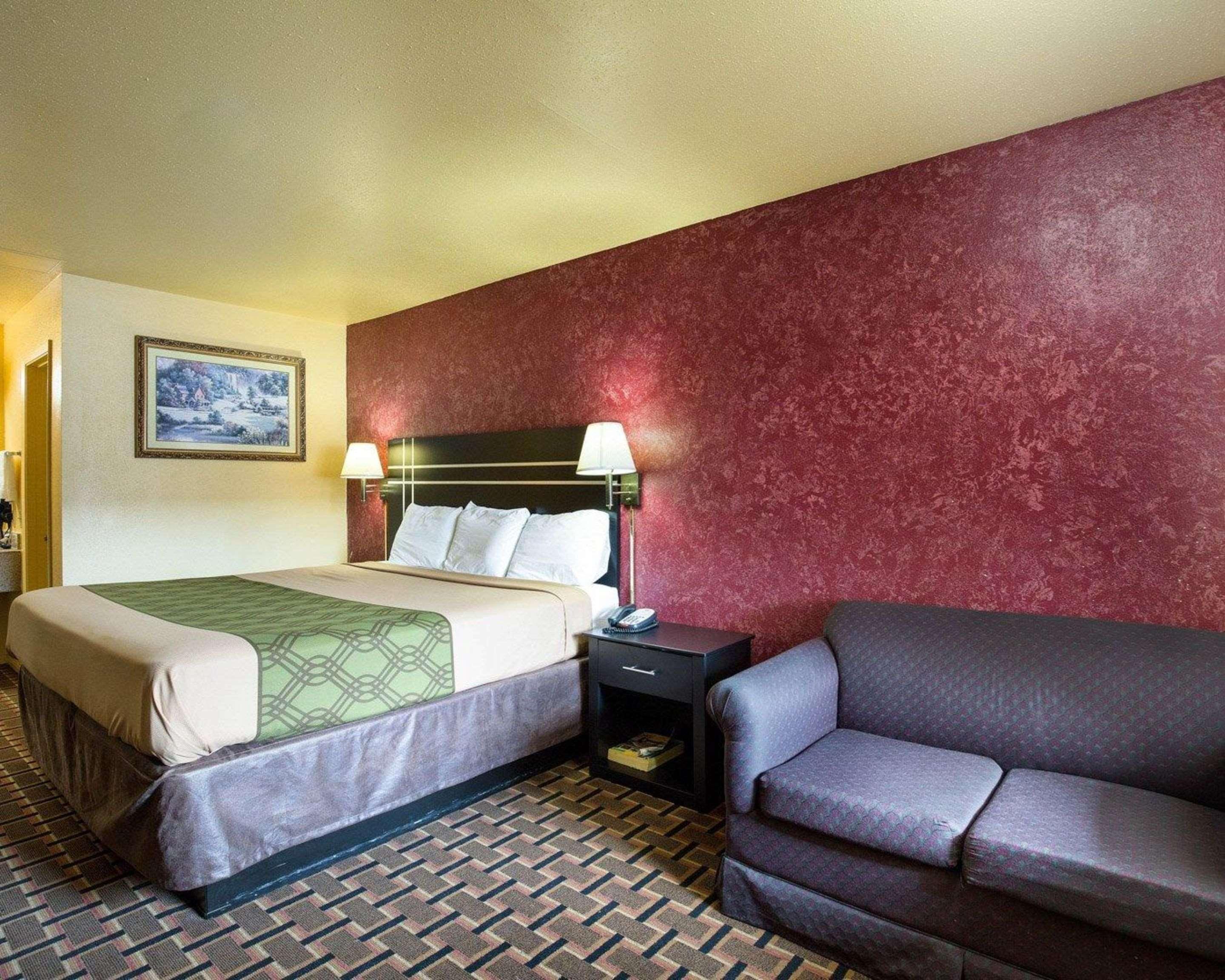 Econo Lodge Houston Brookhollow Bagian luar foto
