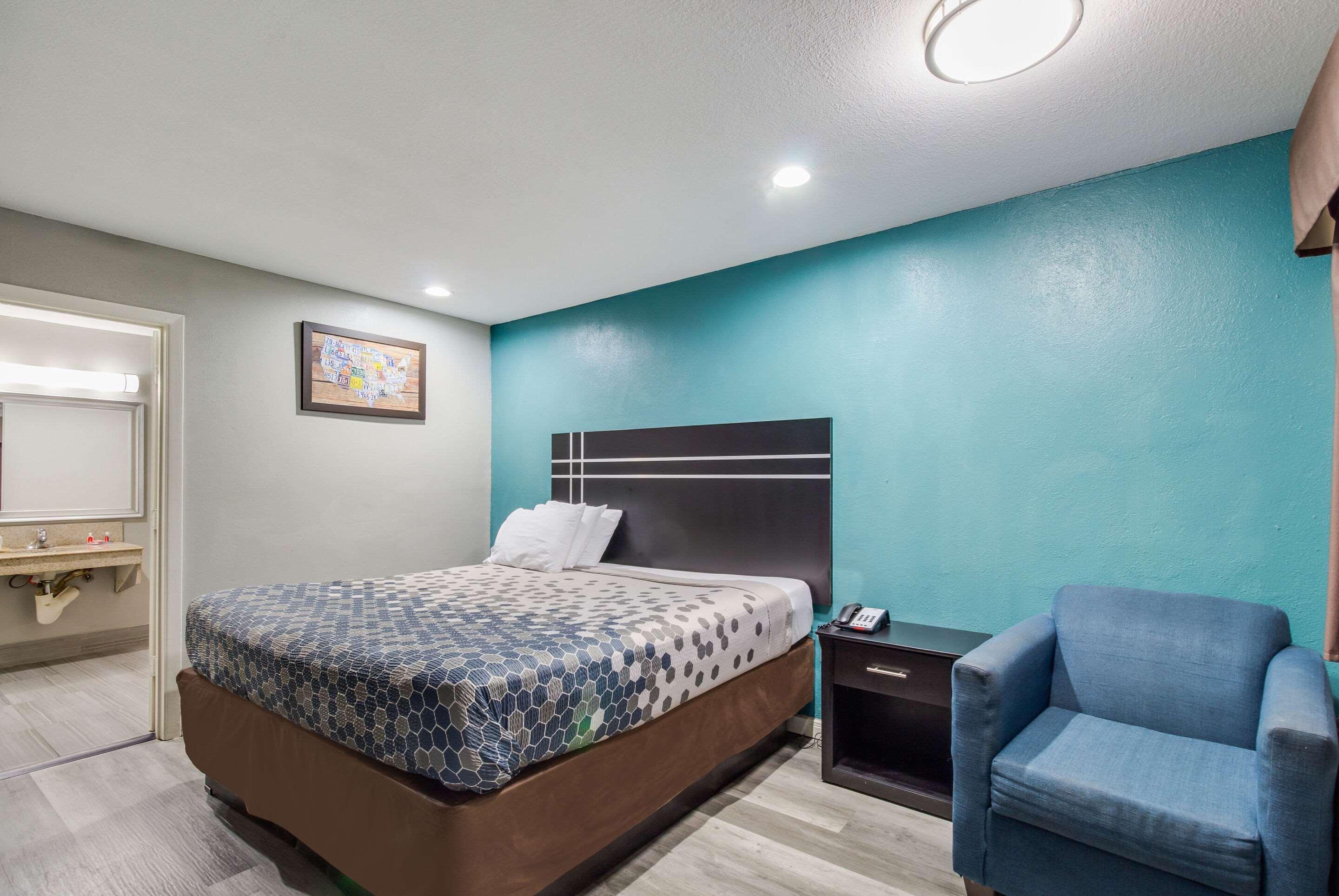 Econo Lodge Houston Brookhollow Bagian luar foto
