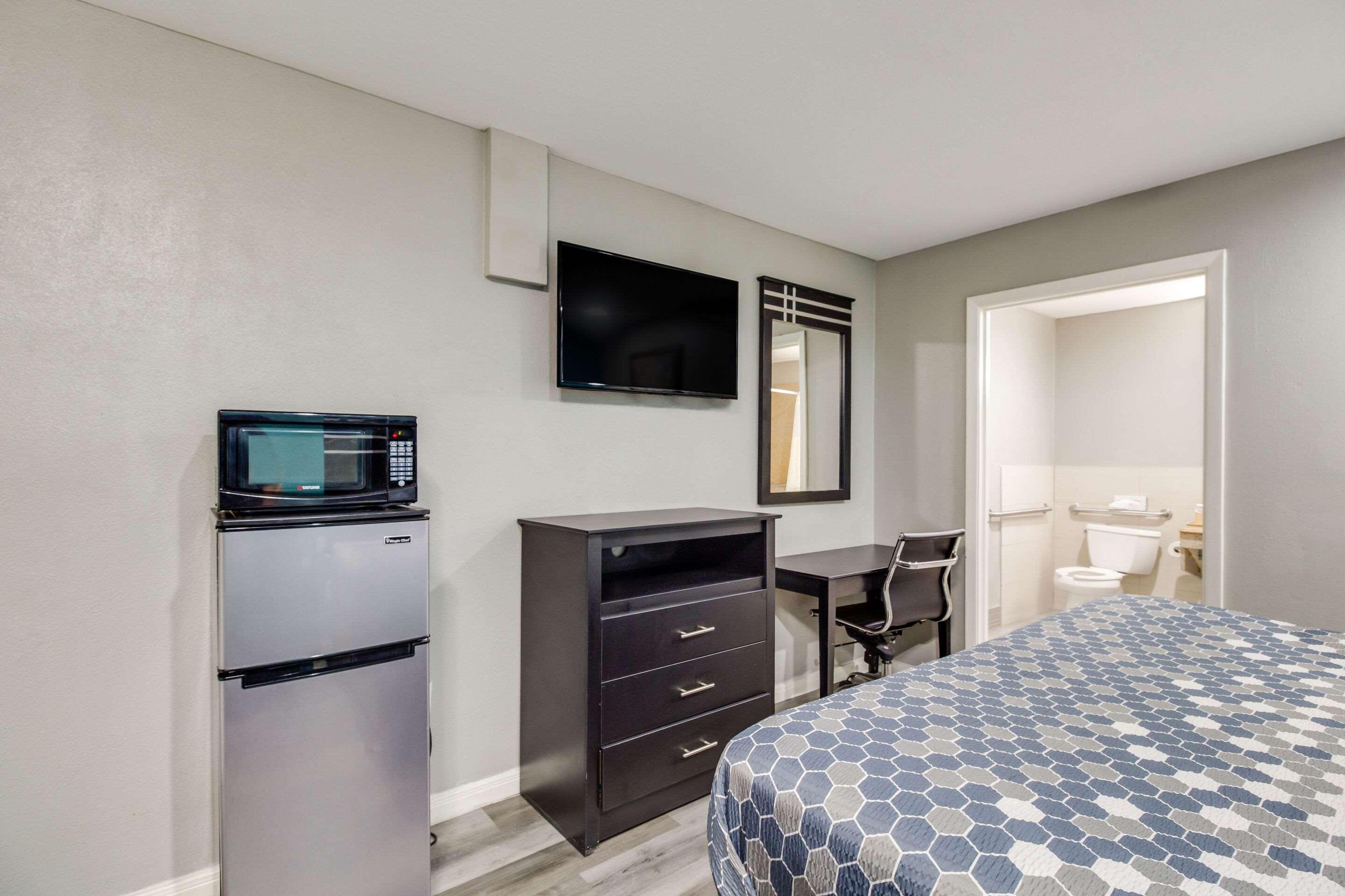 Econo Lodge Houston Brookhollow Bagian luar foto