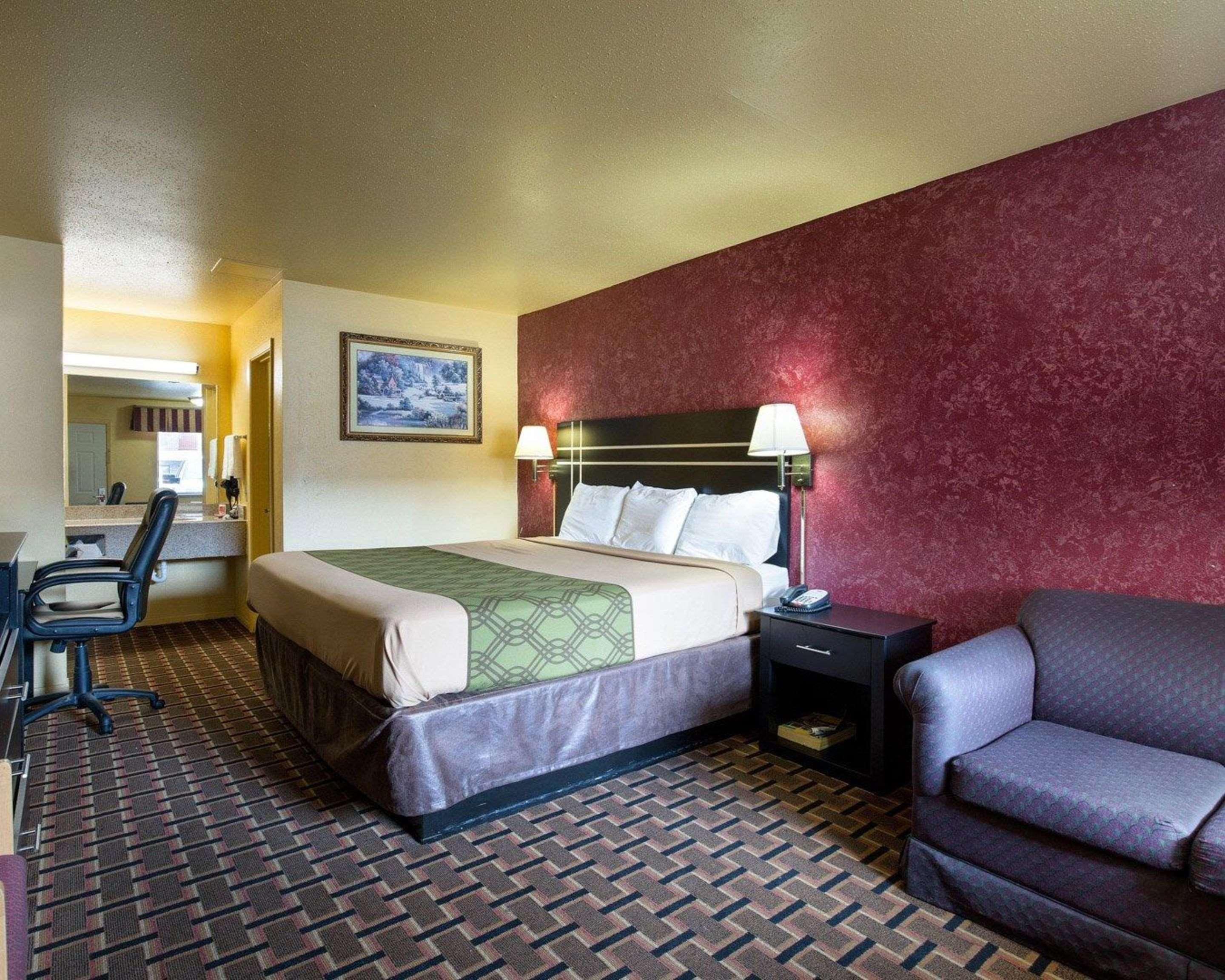 Econo Lodge Houston Brookhollow Bagian luar foto