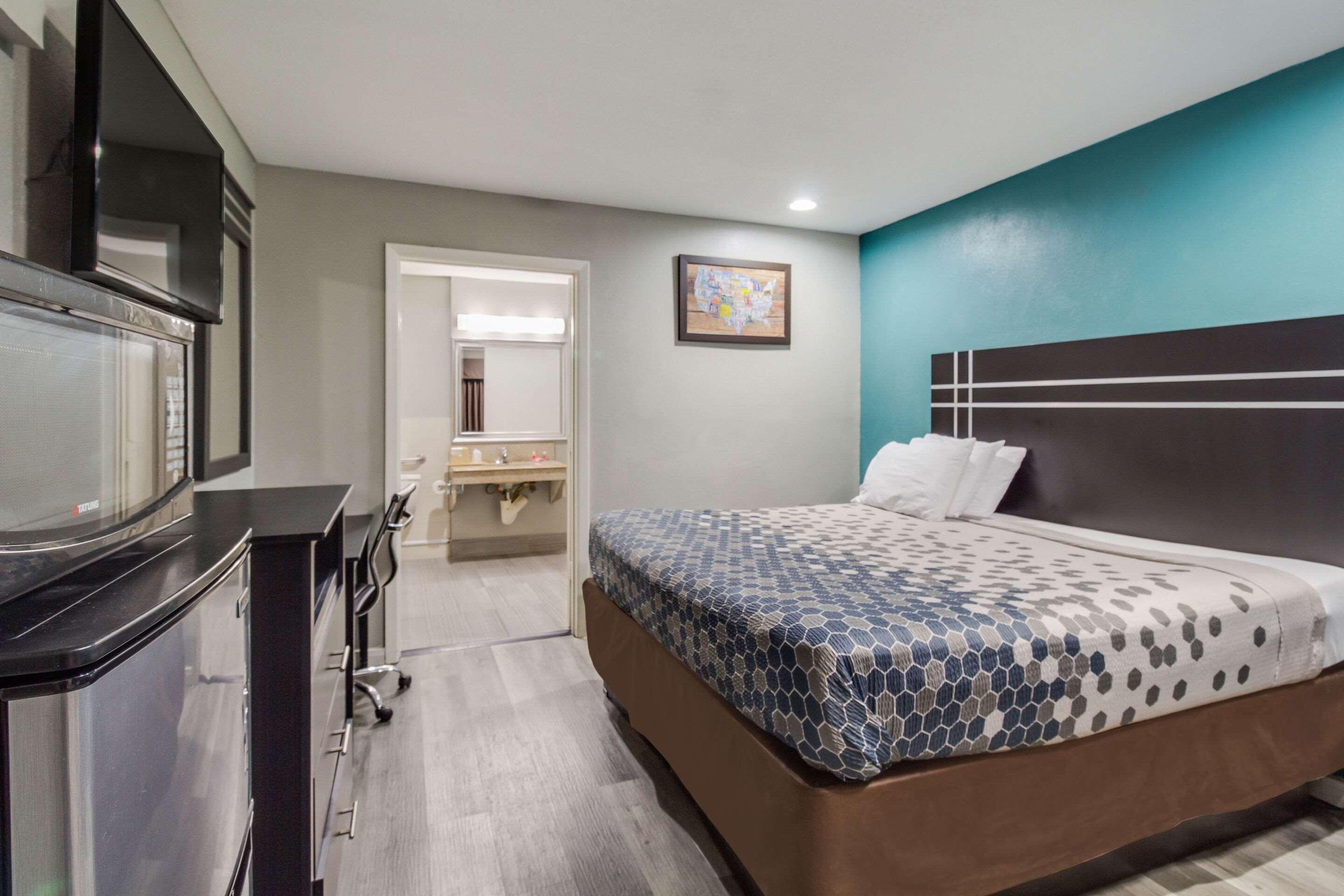 Econo Lodge Houston Brookhollow Bagian luar foto