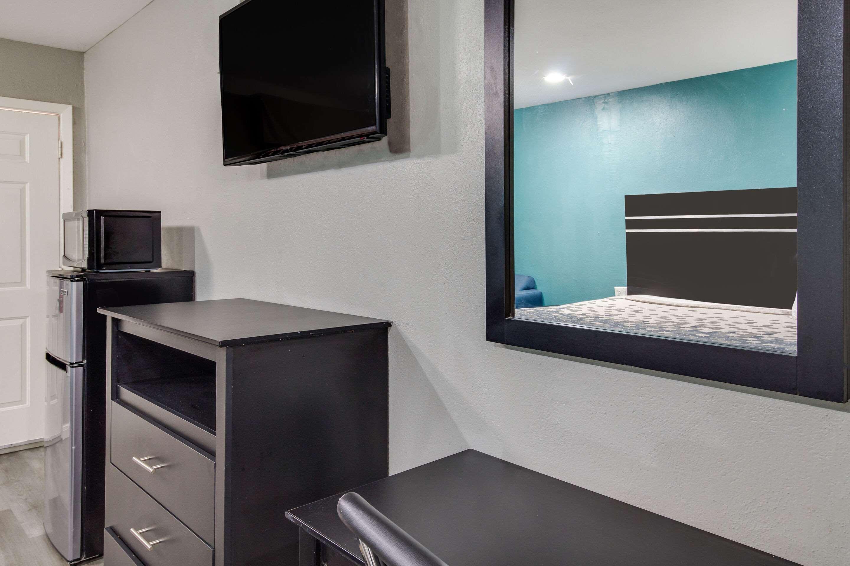 Econo Lodge Houston Brookhollow Bagian luar foto