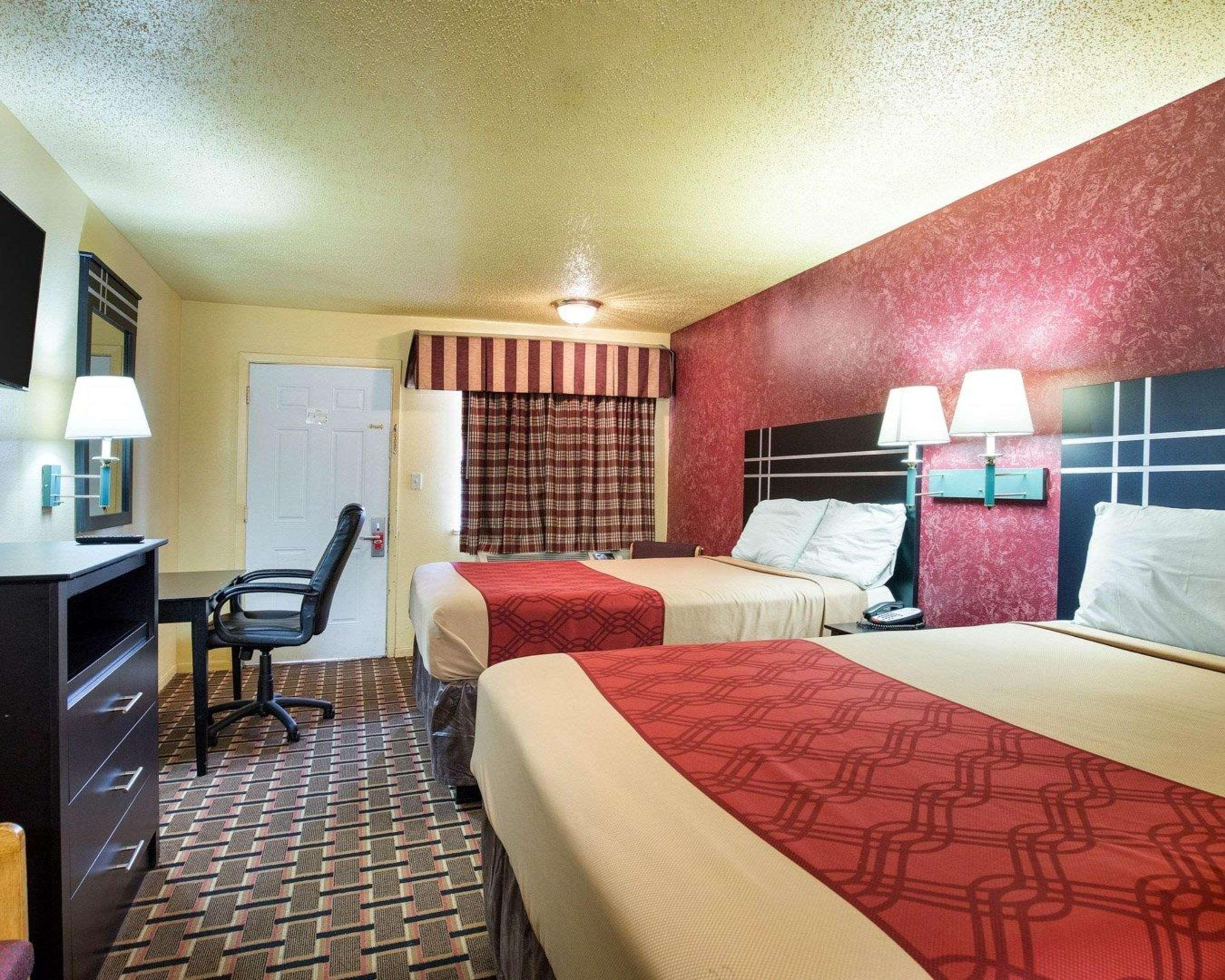 Econo Lodge Houston Brookhollow Bagian luar foto