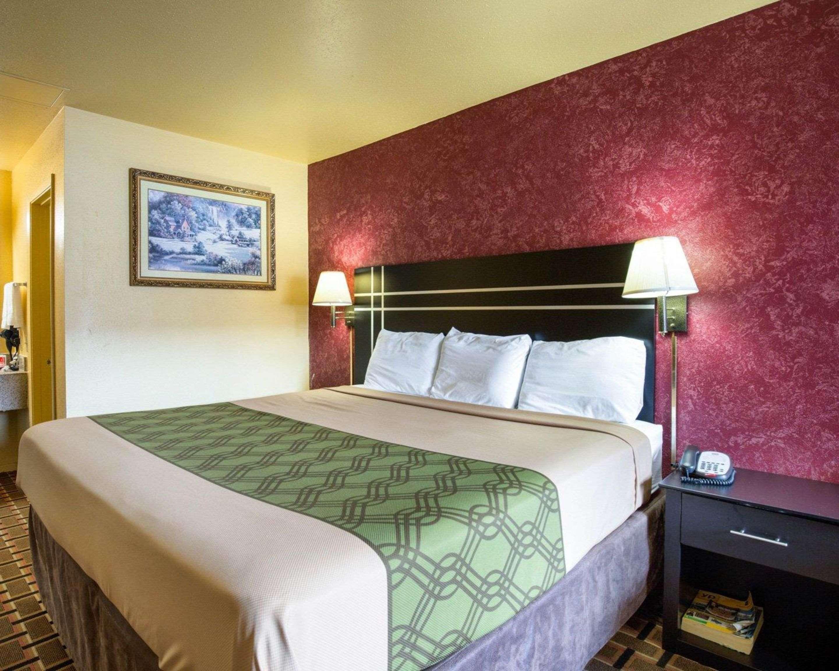 Econo Lodge Houston Brookhollow Bagian luar foto