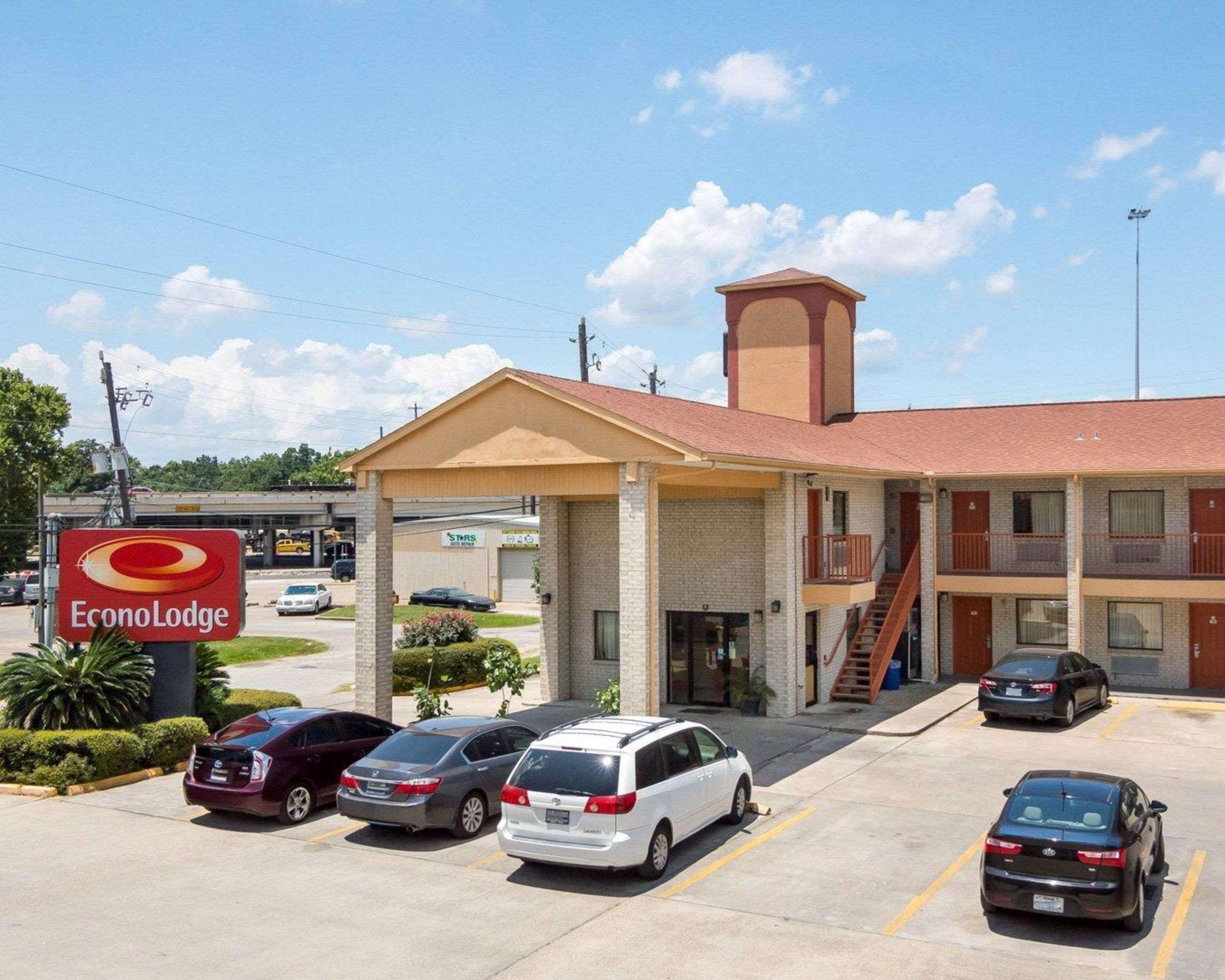 Econo Lodge Houston Brookhollow Bagian luar foto