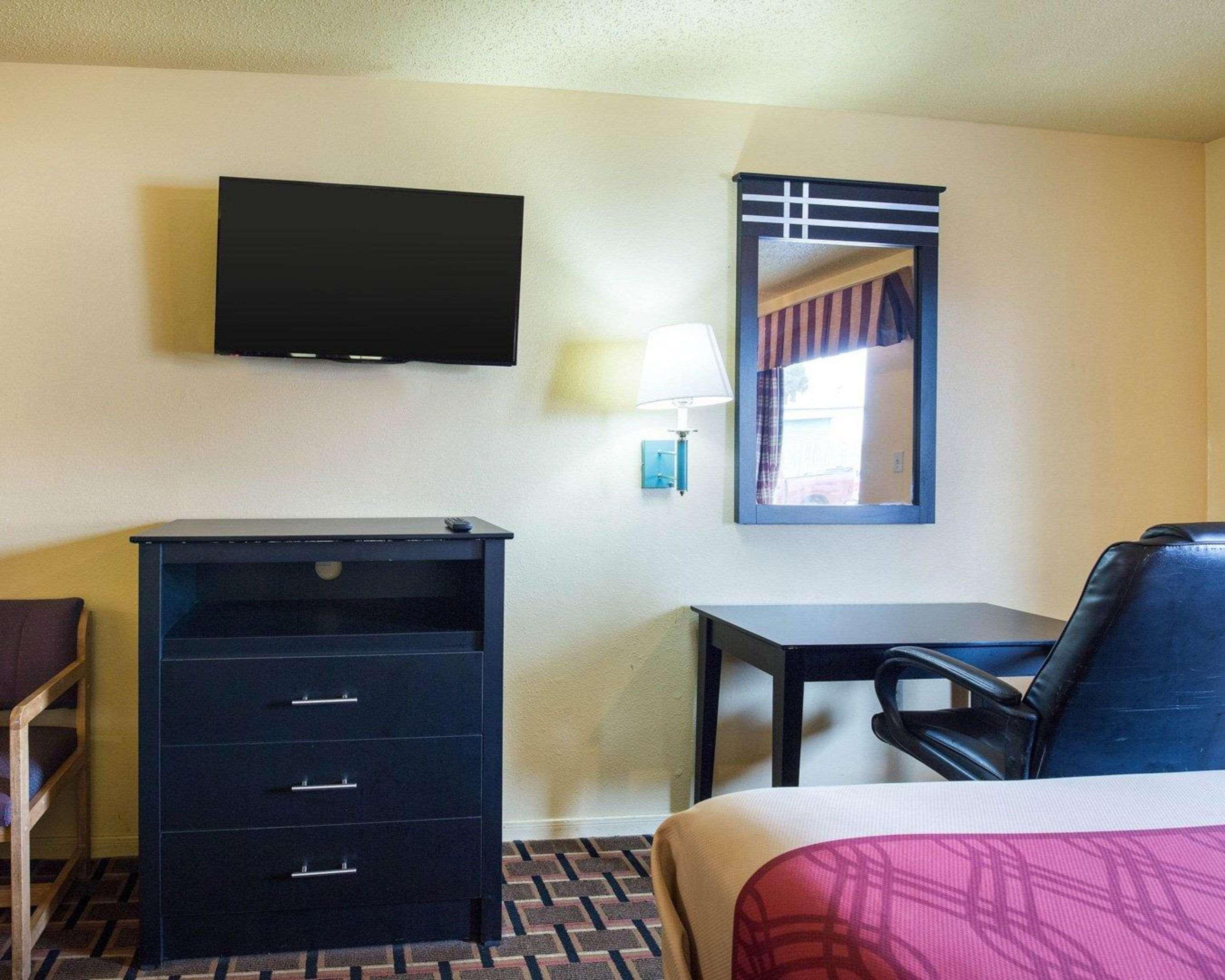 Econo Lodge Houston Brookhollow Bagian luar foto