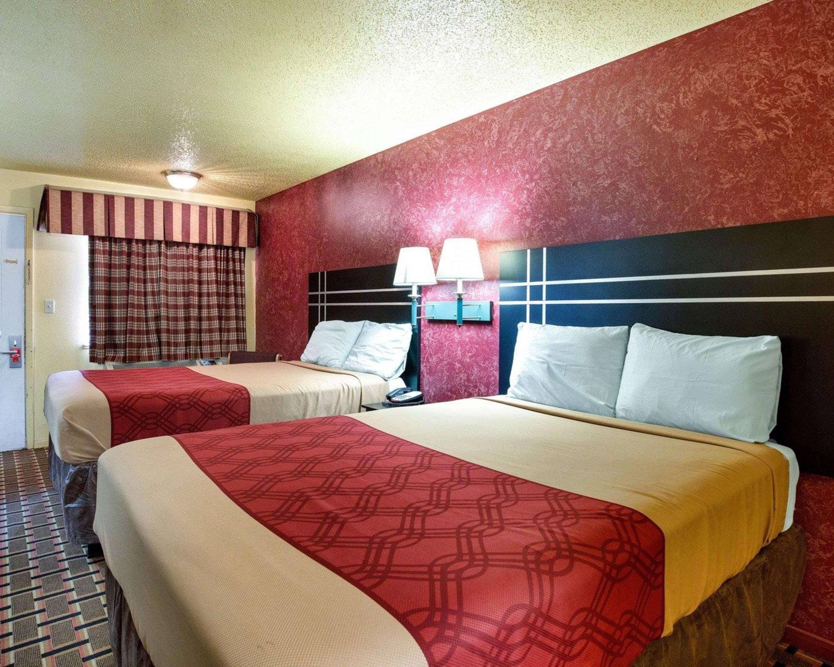 Econo Lodge Houston Brookhollow Bagian luar foto
