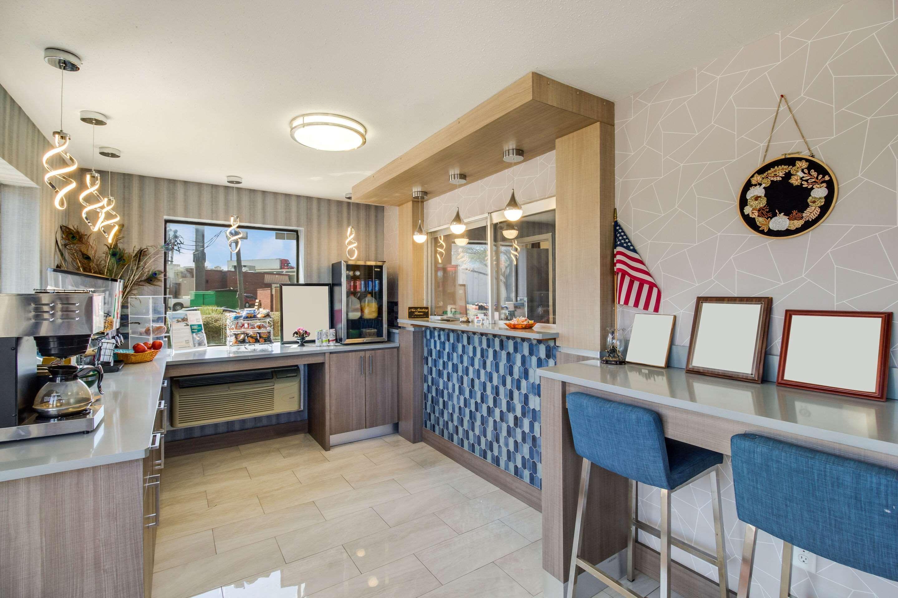 Econo Lodge Houston Brookhollow Bagian luar foto