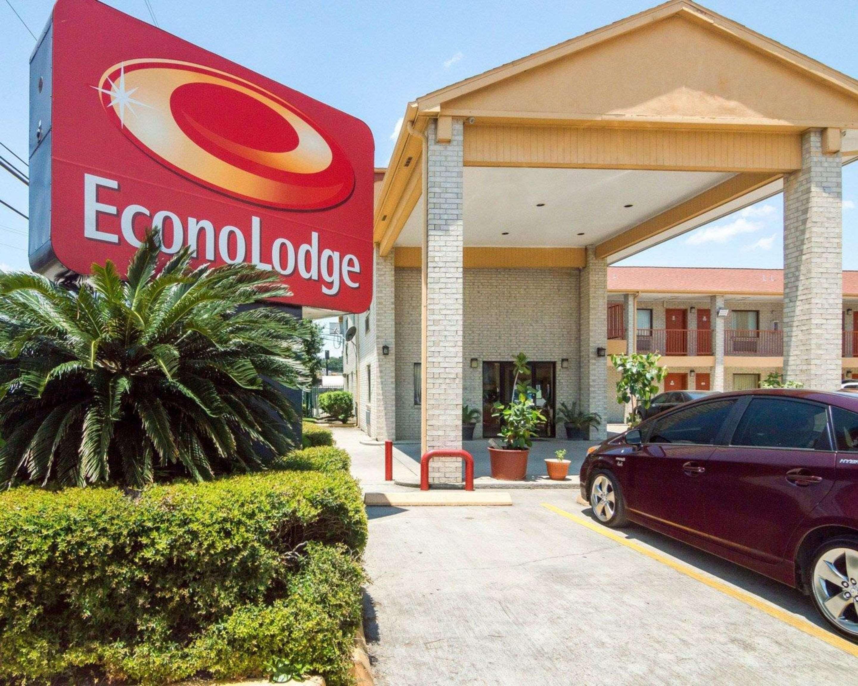 Econo Lodge Houston Brookhollow Bagian luar foto