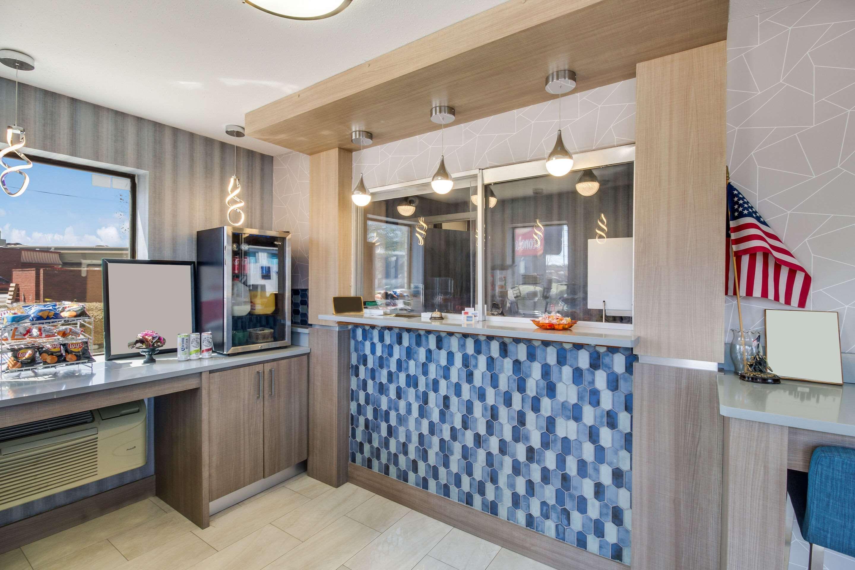 Econo Lodge Houston Brookhollow Bagian luar foto