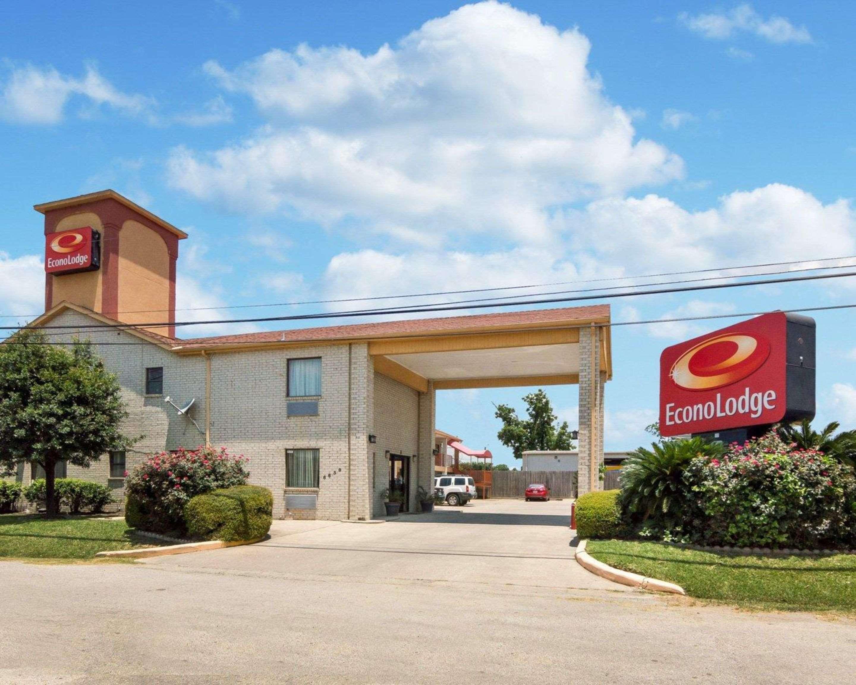 Econo Lodge Houston Brookhollow Bagian luar foto