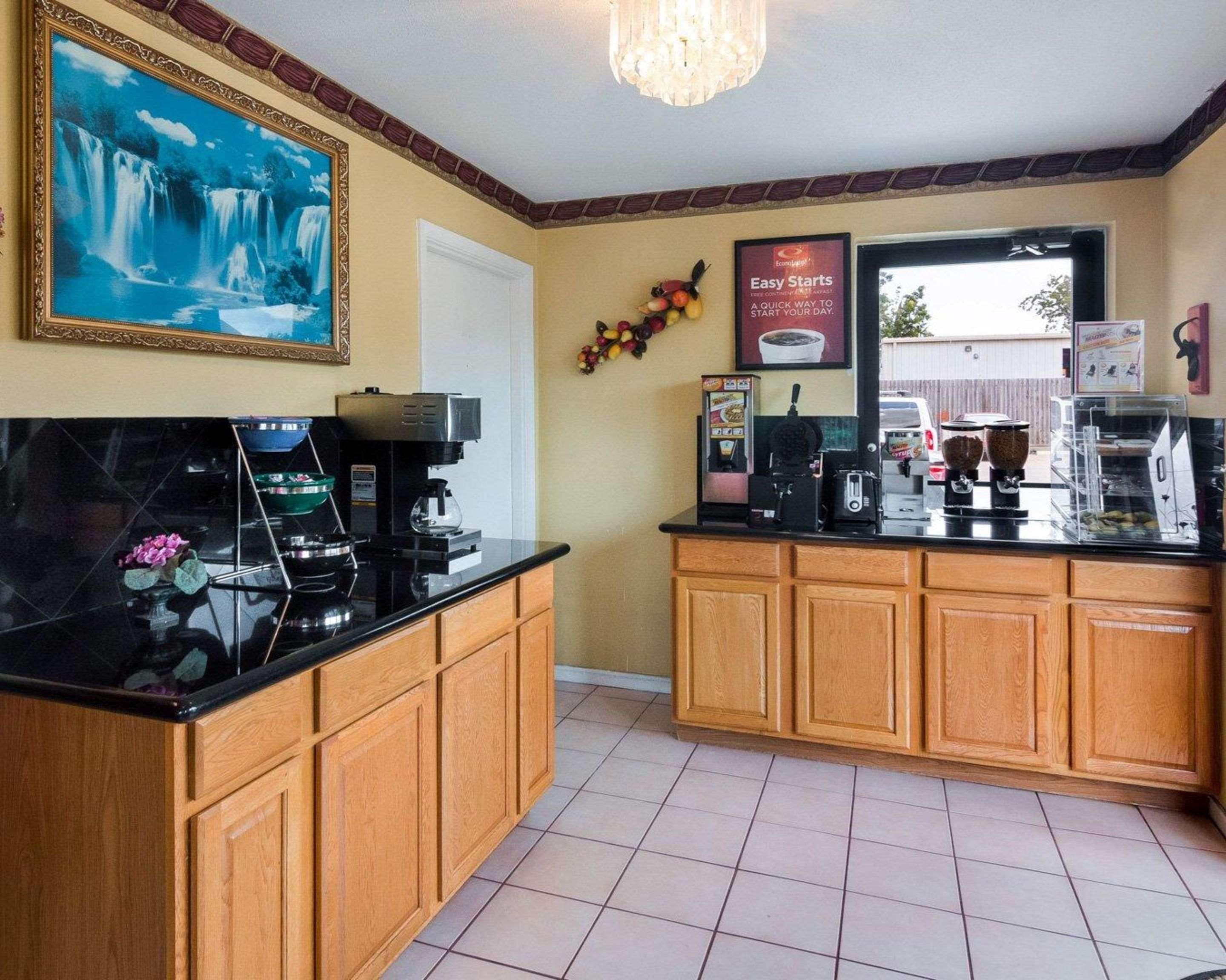 Econo Lodge Houston Brookhollow Bagian luar foto