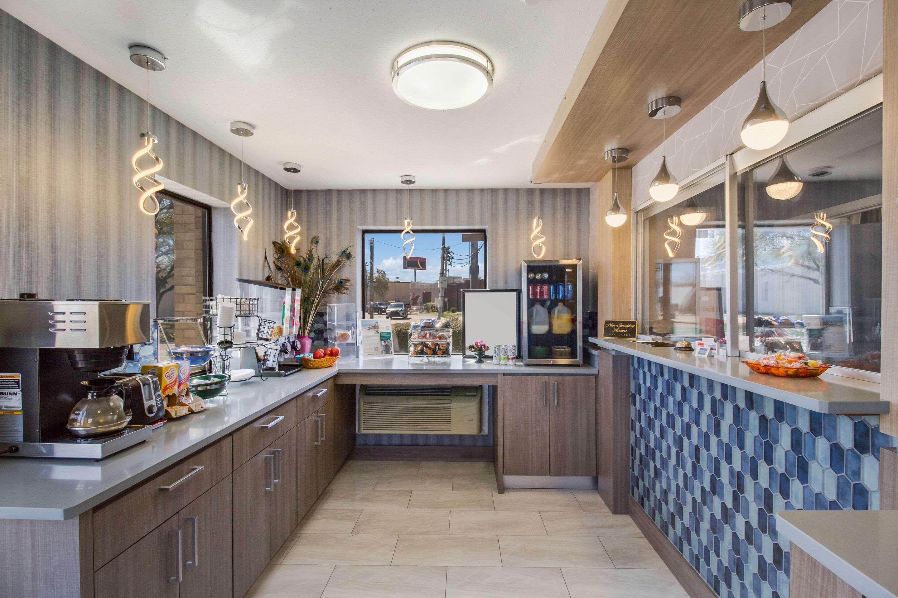 Econo Lodge Houston Brookhollow Bagian luar foto