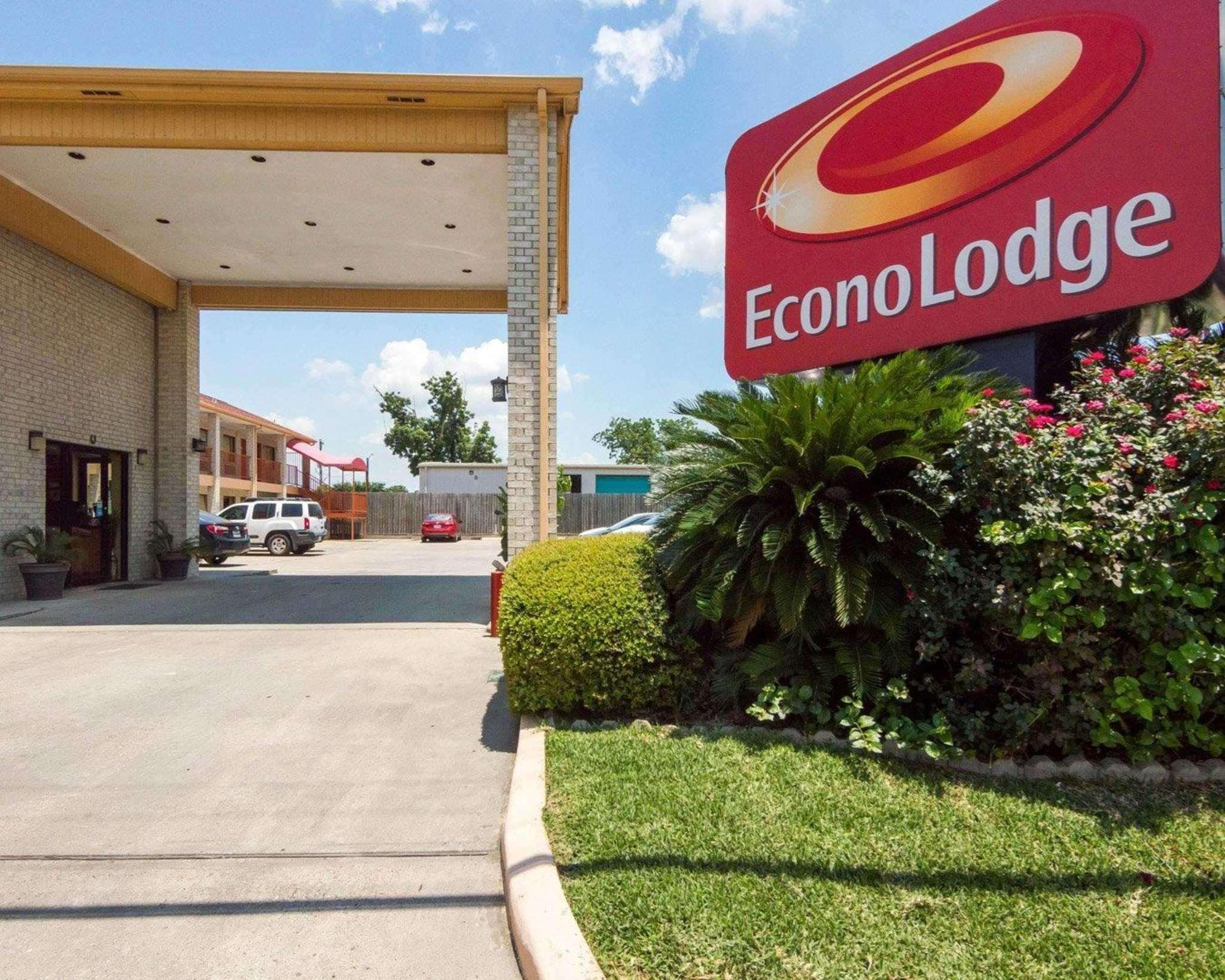 Econo Lodge Houston Brookhollow Bagian luar foto