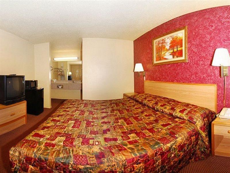 Econo Lodge Houston Brookhollow Bagian luar foto