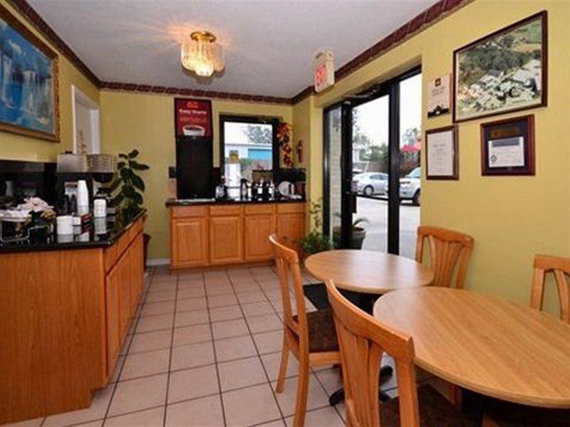 Econo Lodge Houston Brookhollow Restoran foto